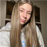 Hola, me llamo Uxue, tengo 21 años y estudio educación infantil y empezaré magisterio primaria el año que viene